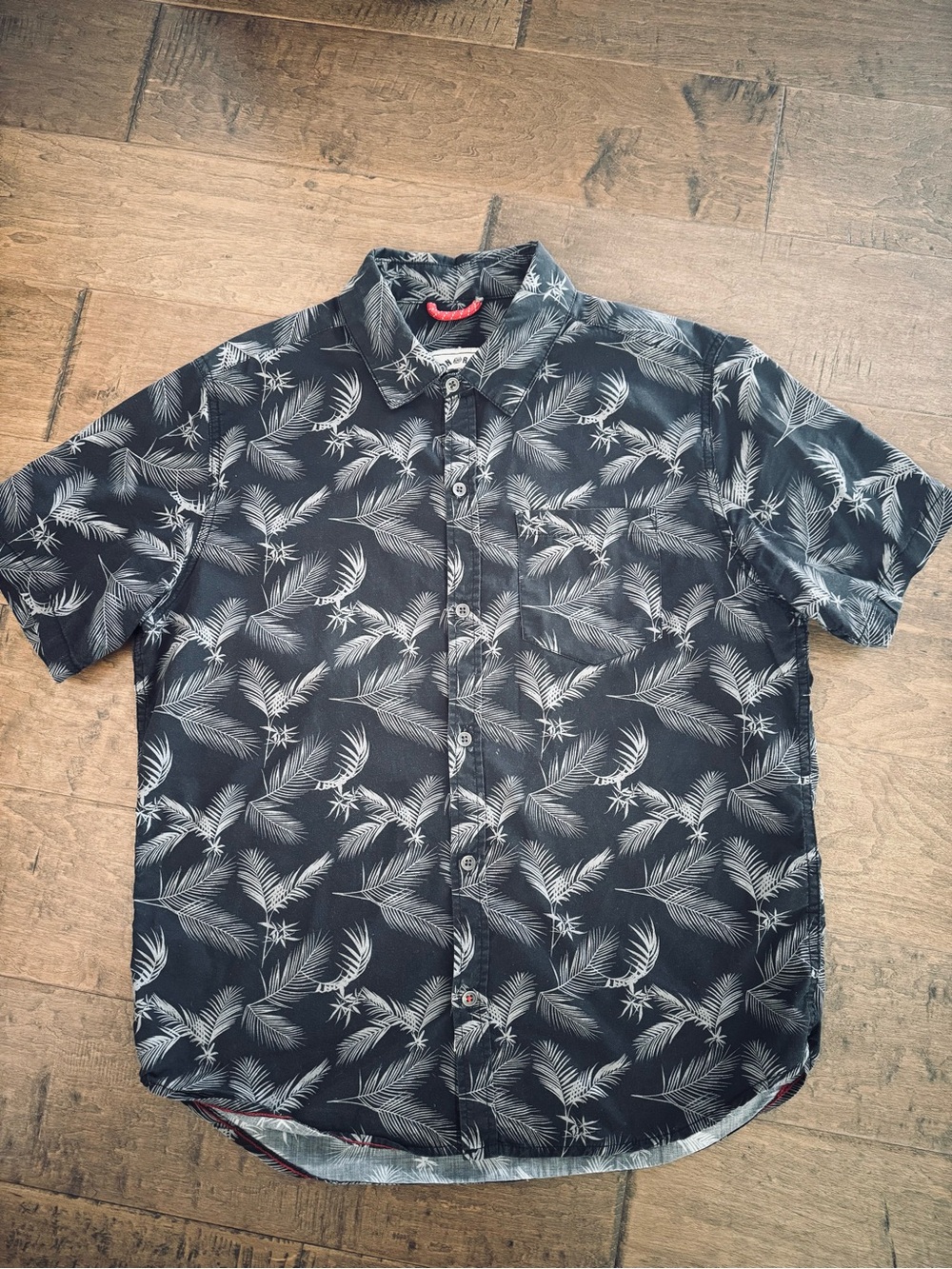 Iron and Resin Short Sleeve Black button down Large